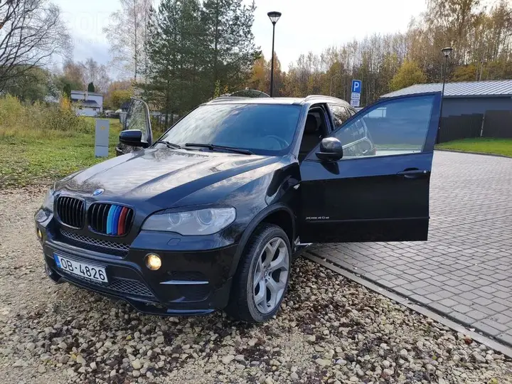 BMW X5 2011 photo 2