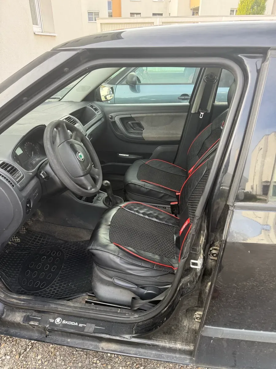 Skoda Fabia 2013 photo 2