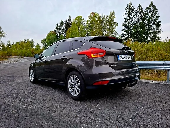 Ford Focus 2015 photo 2