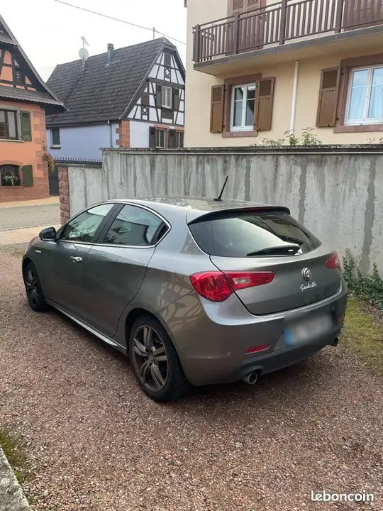 Alfa Romeo Giulietta 2014 photo 2