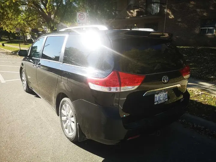 Toyota Sienna 2014 photo 3