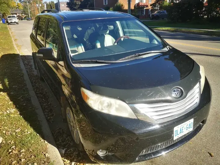 Toyota Sienna 2014 photo 2