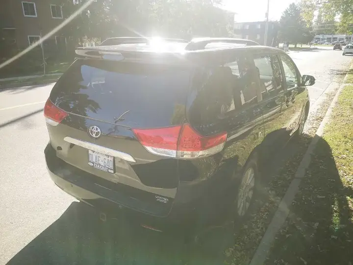 Toyota Sienna 2014 photo 4