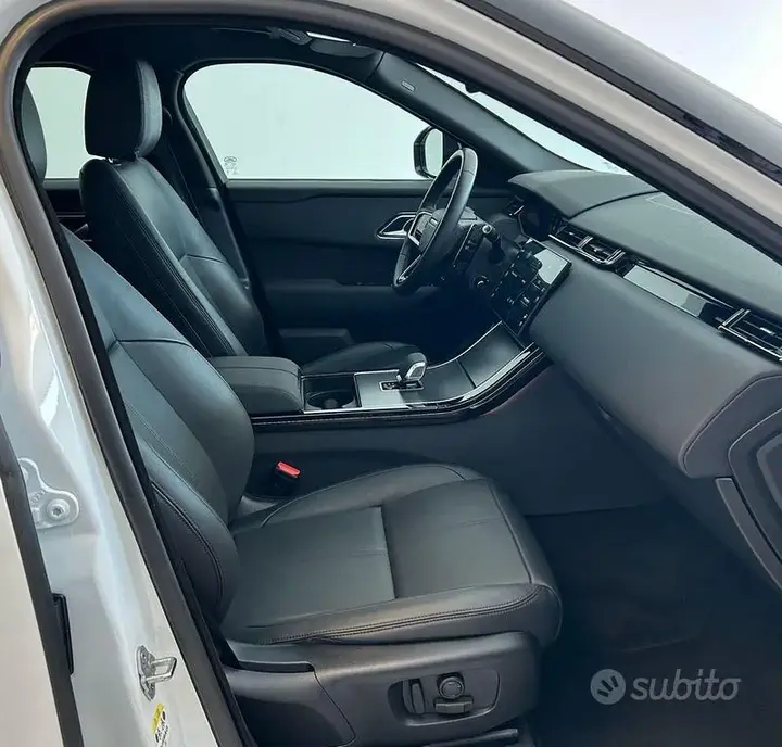 Land Rover Velar 2024 photo 3