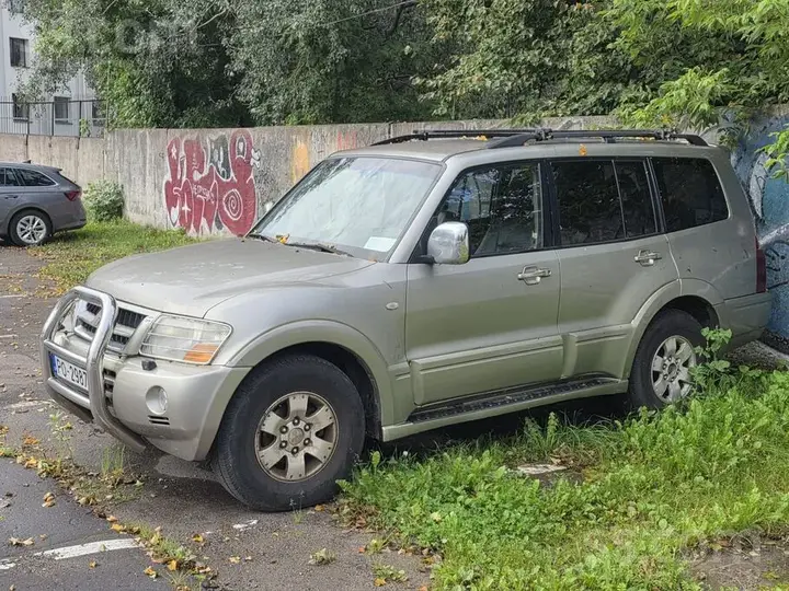 Mitsubishi Pajero 2004 photo 3