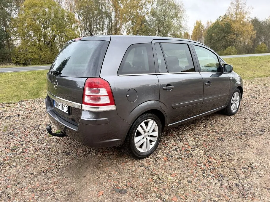 Opel Zafira 2010 photo 4