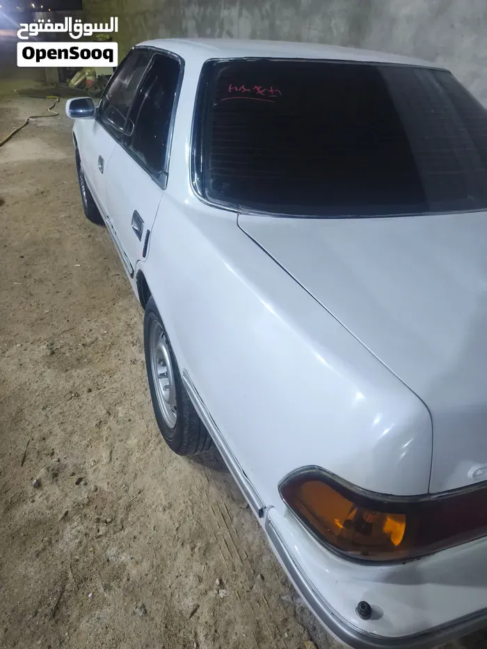 Toyota Crown 1992 photo 2