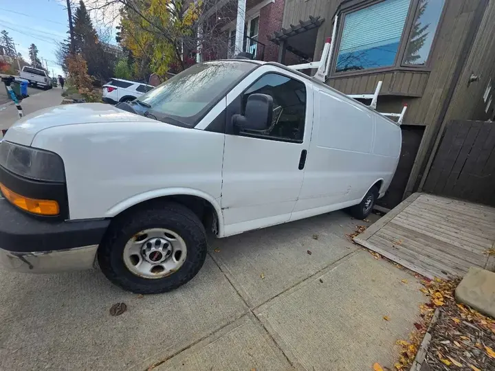 GMC Savana 2019 photo 2
