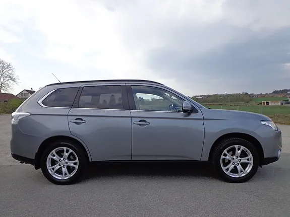 Mitsubishi Outlander 2013 photo 2