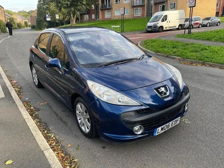 Peugeot 207 2006 photo 3