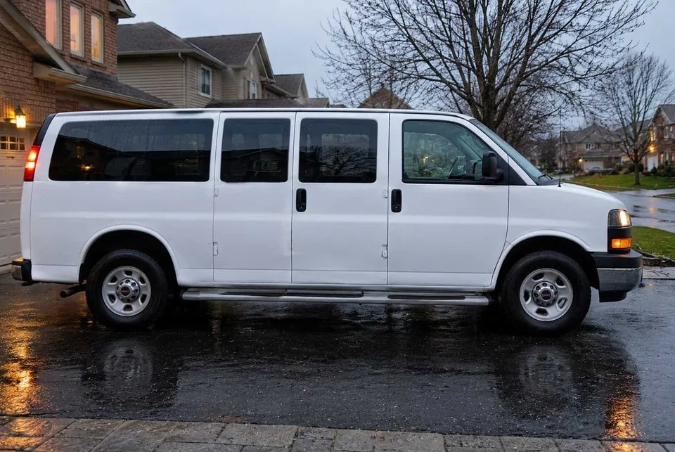 GMC Savana 2018 photo 2