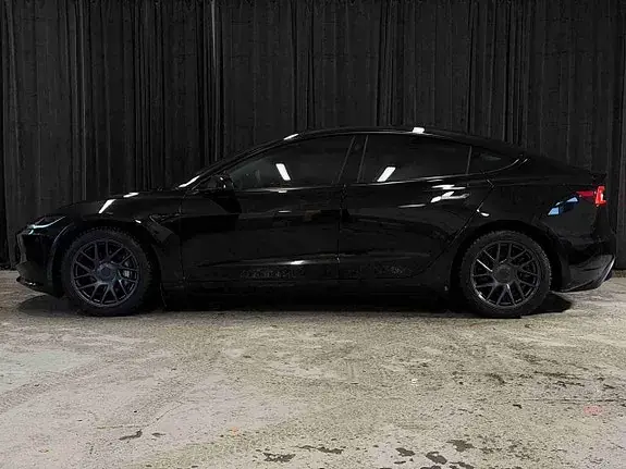 Tesla Model 3 2024 photo 4