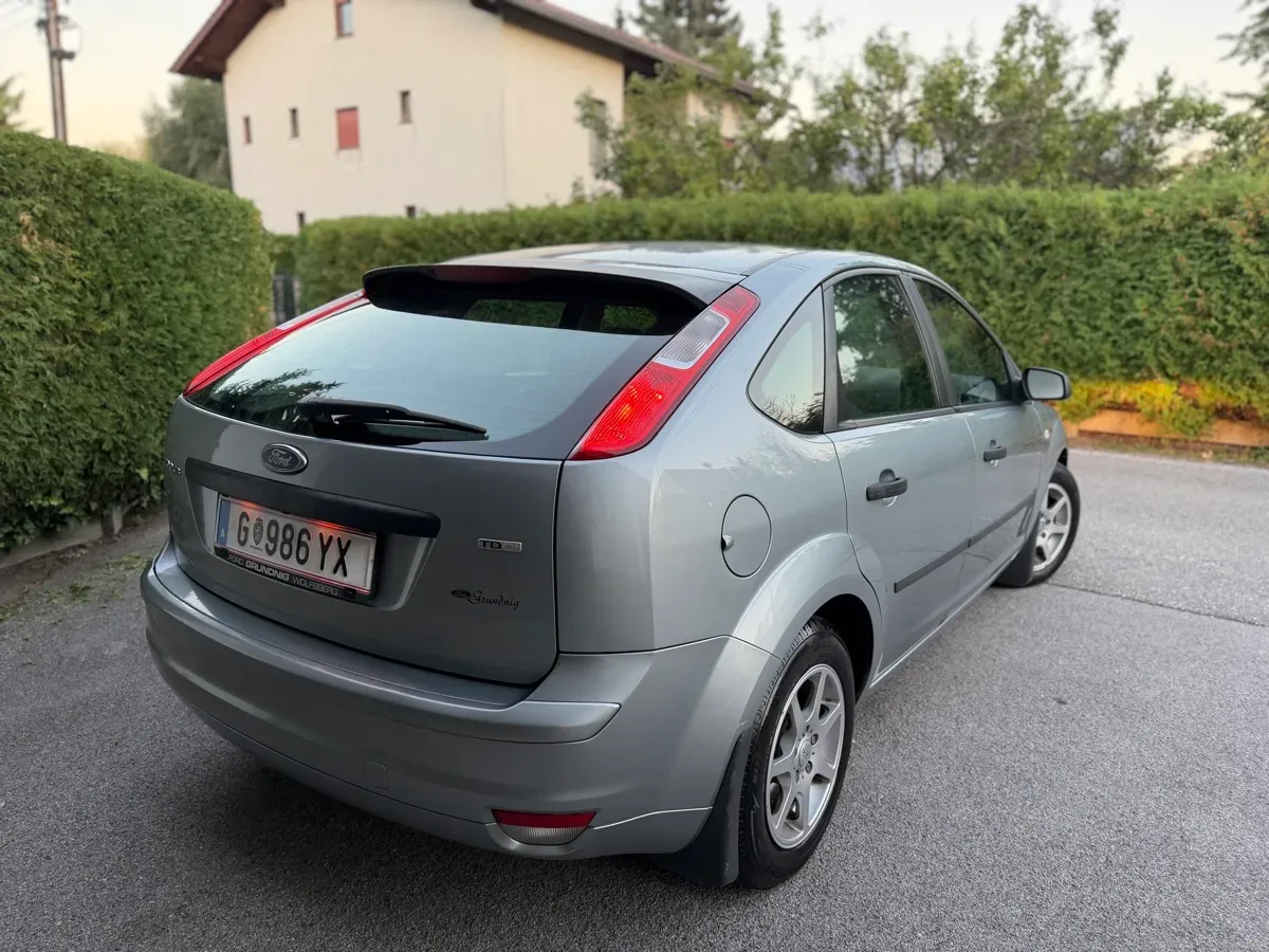 Ford Focus 2005 photo 2