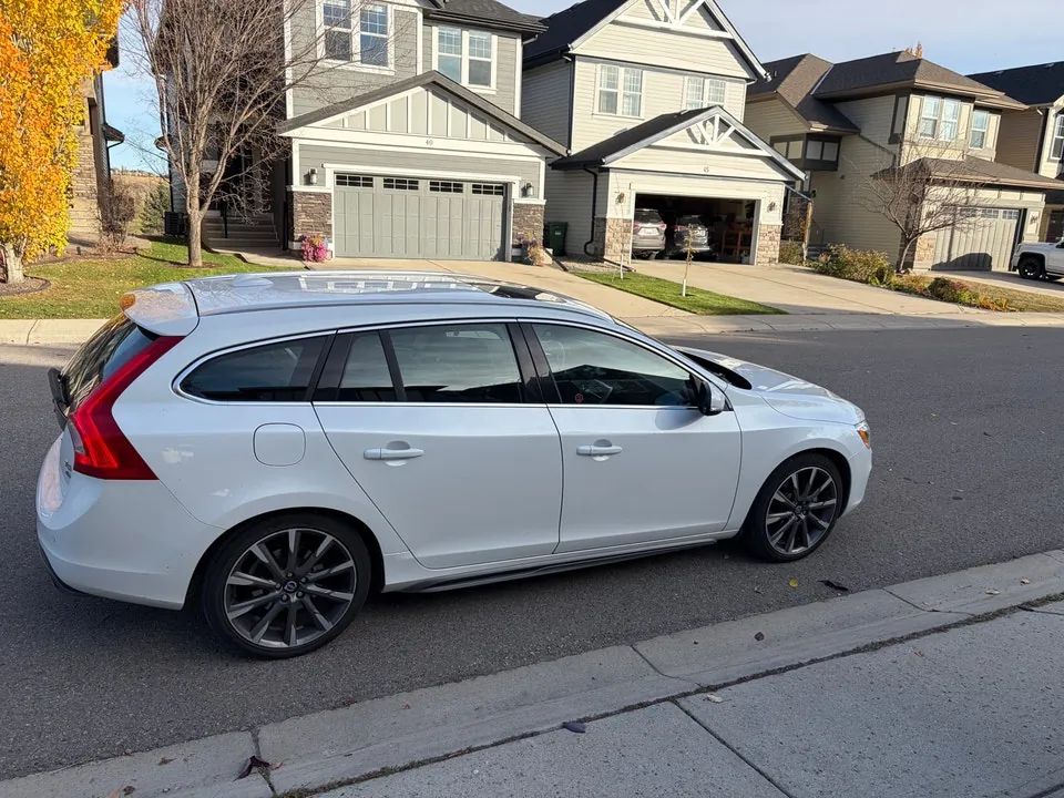 Volvo V60 2015 photo 2