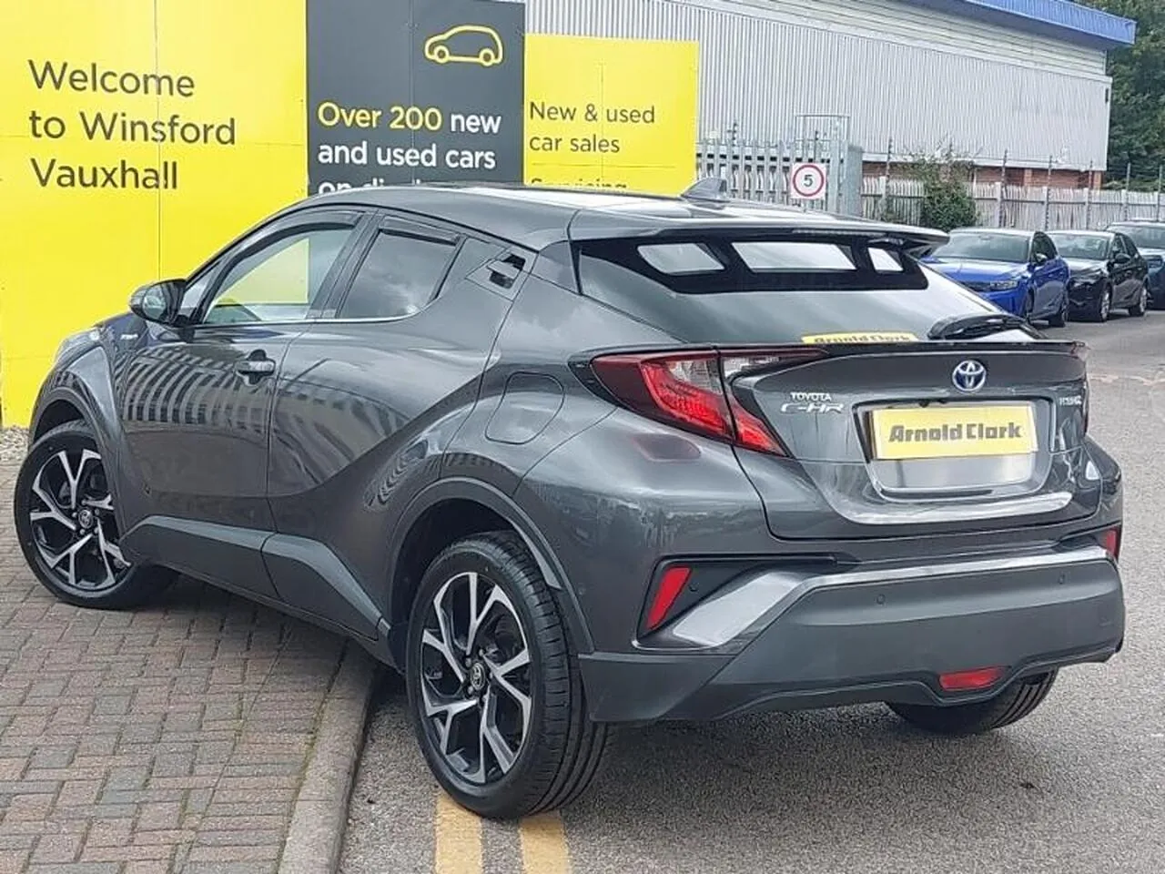 Toyota C-Hr 2020 photo 2