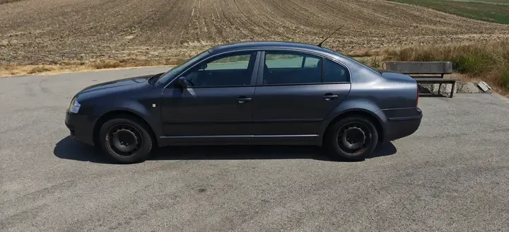 Skoda Superb 2002 photo 2