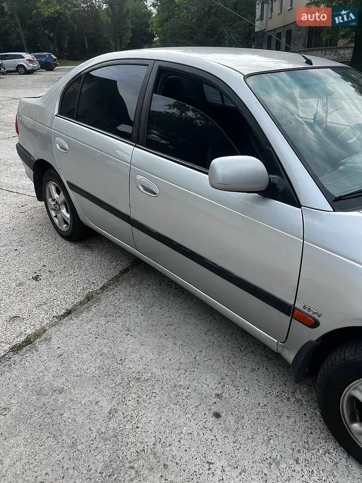 Toyota Avensis 2000 photo 3