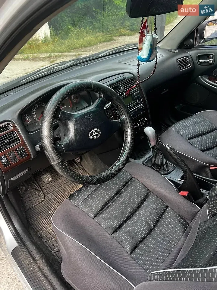 Toyota Avensis 2000 photo 4