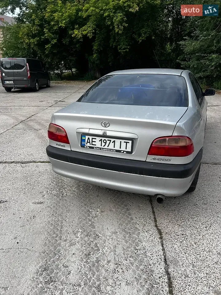 Toyota Avensis 2000 photo 2