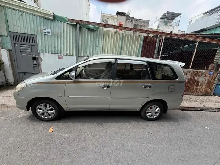 Toyota Innova 2006 photo 2