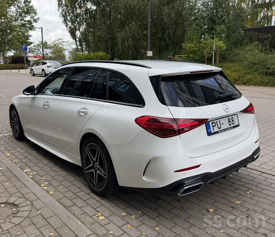 Mercedes-Benz C200 2023 photo 3