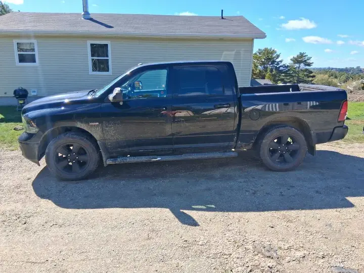 Dodge Ram 1500 2021 photo 2