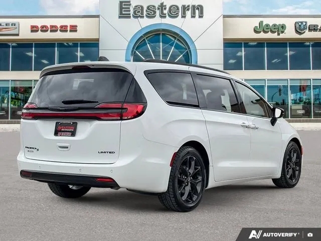 Chrysler Pacifica 2025 photo 5