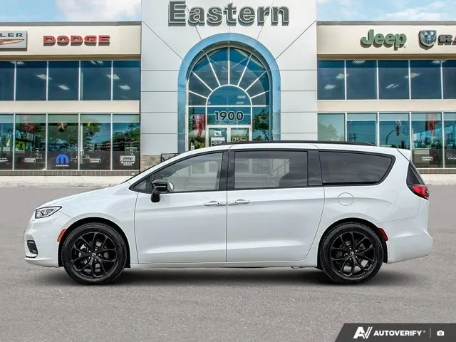 Chrysler Pacifica 2025 photo 2