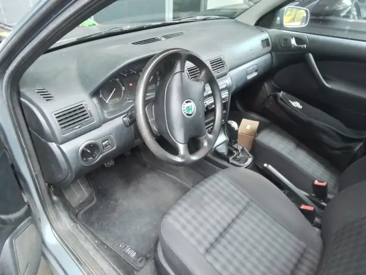 Skoda Octavia Combi 2005 photo 2
