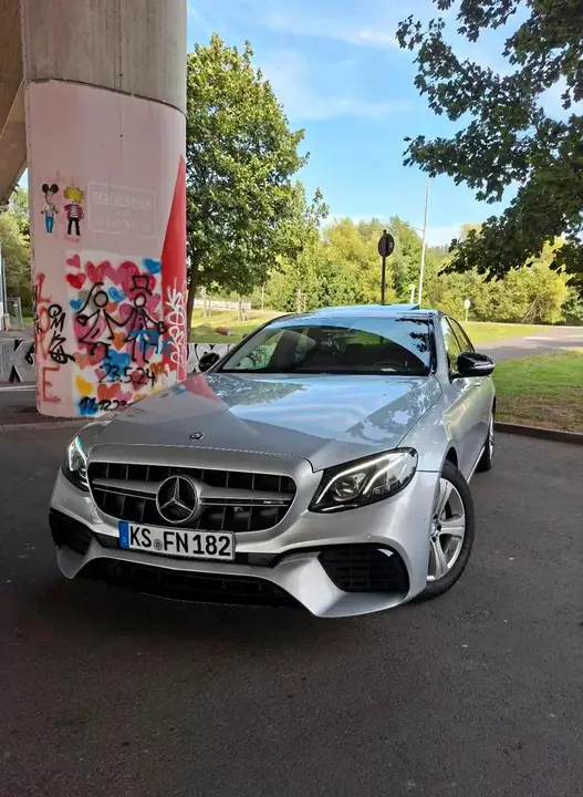 Mercedes-Benz E200
