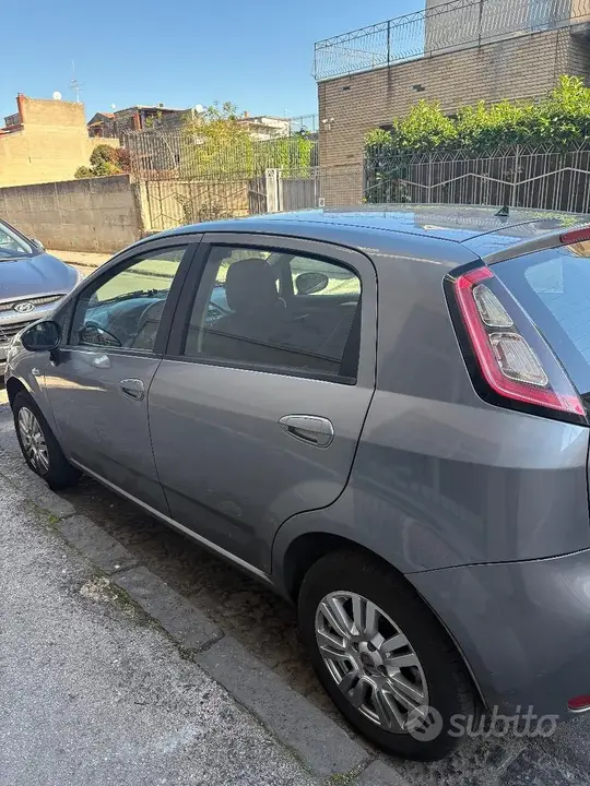 Fiat Punto 2012 photo 2