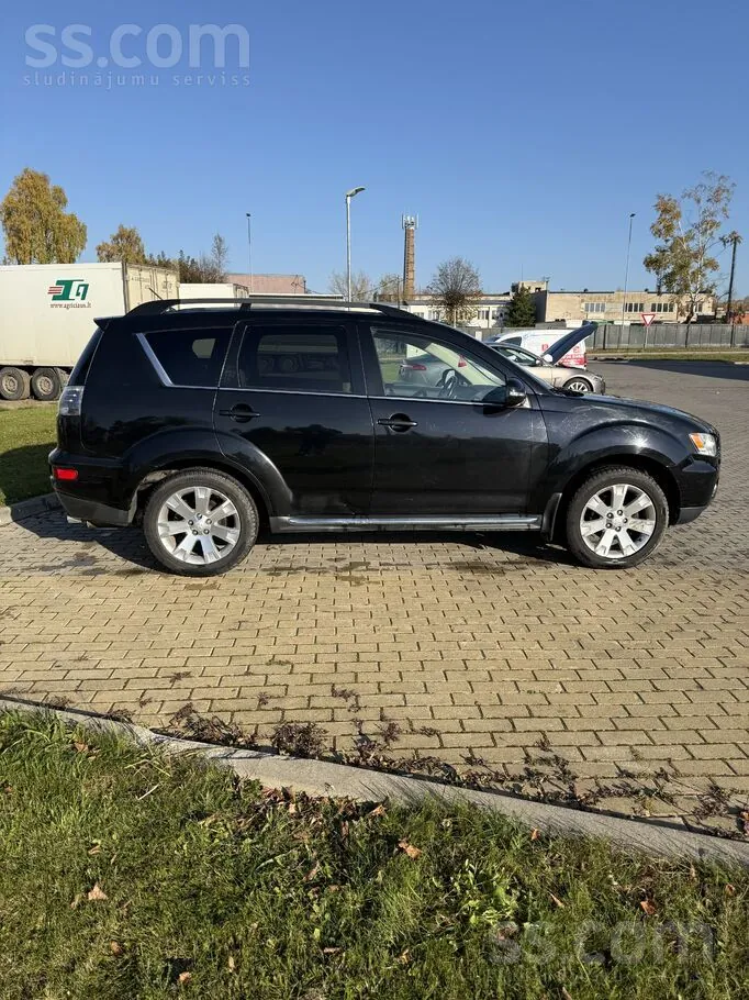 Mitsubishi Outlander 2012 photo 4