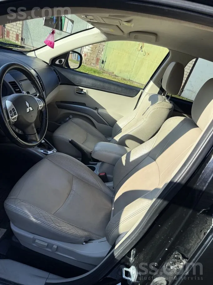 Mitsubishi Outlander 2012 photo 5