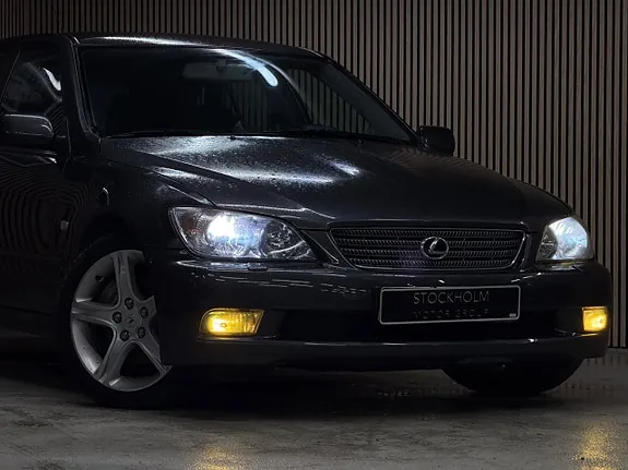 Lexus Is200 2005 photo 2