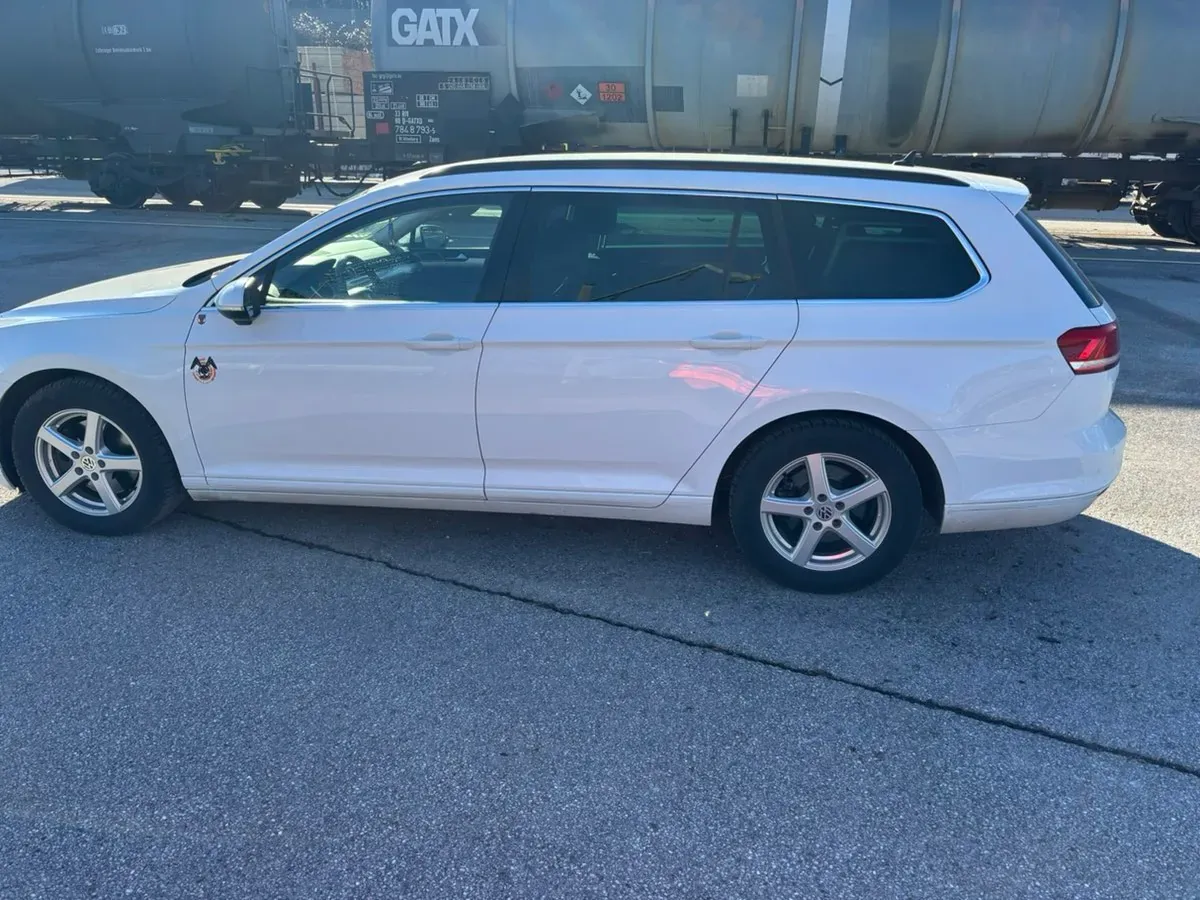 Volkswagen Passat 2016 photo 2