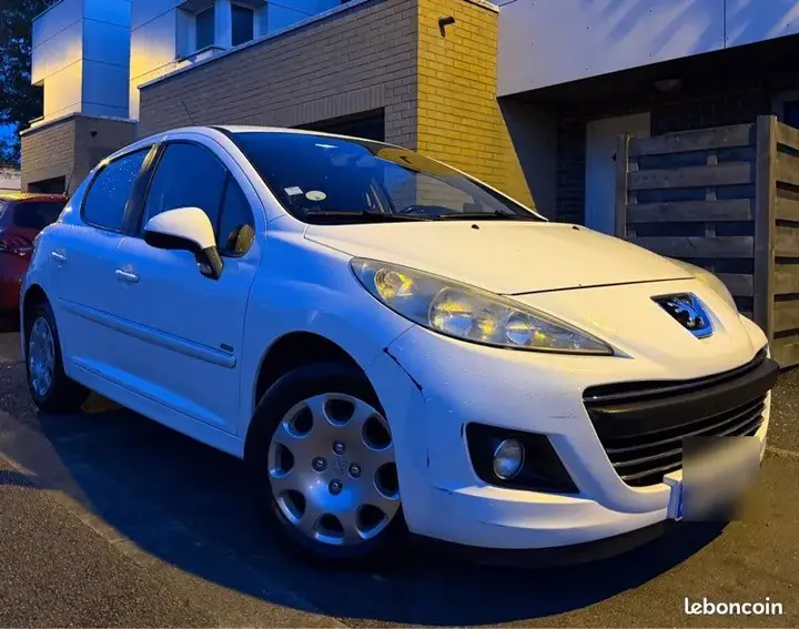 Peugeot 207 2010 photo 3