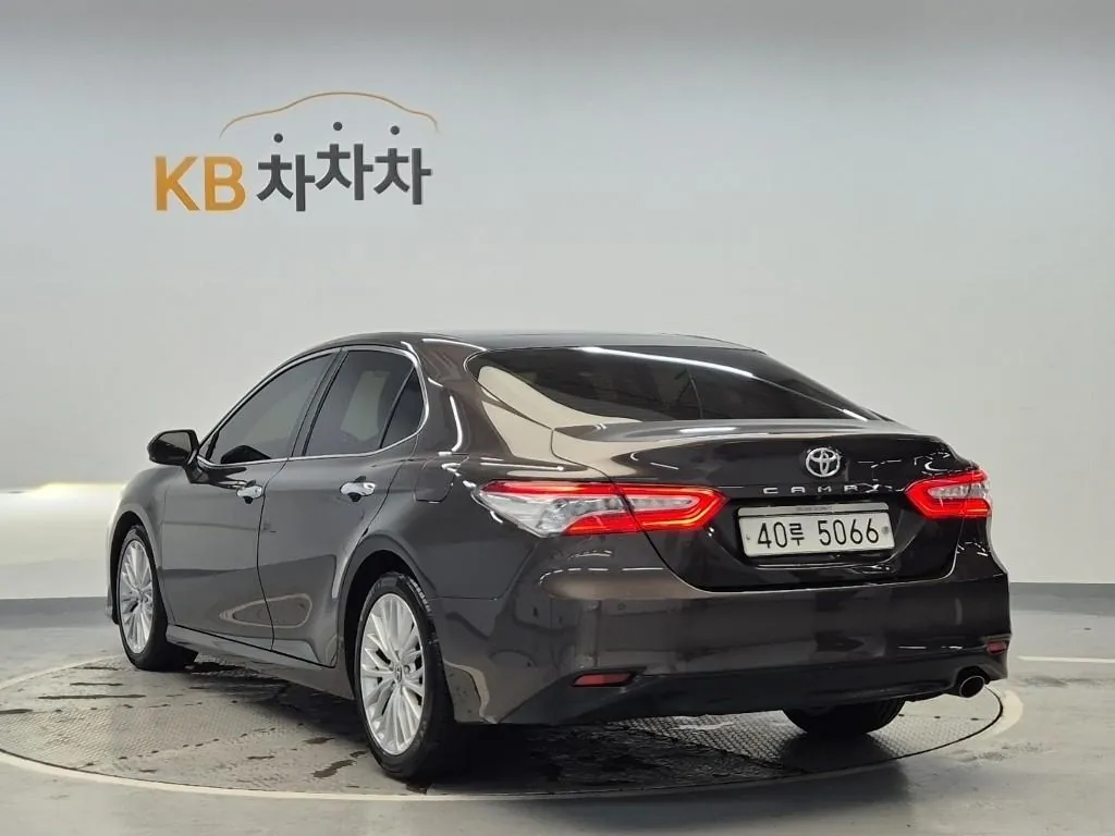Toyota Camry 2019 photo 2