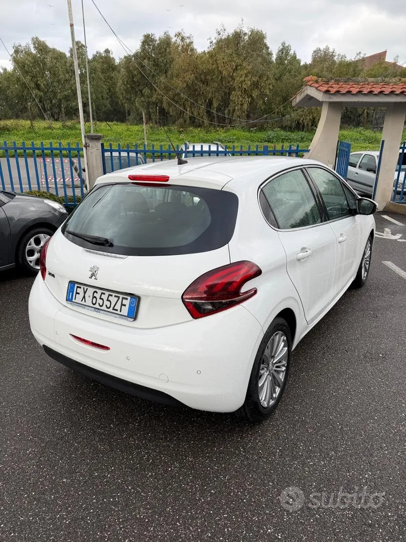 Peugeot 208 2019 photo 4