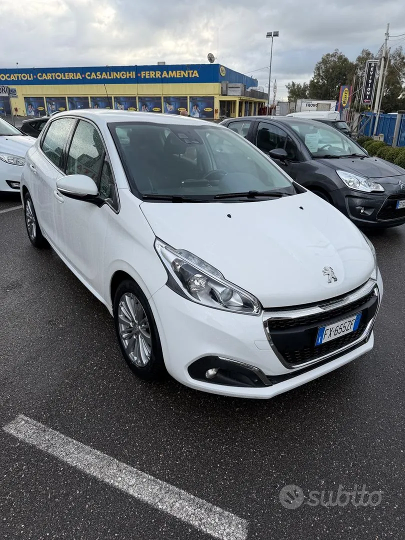 Peugeot 208 2019 photo 2