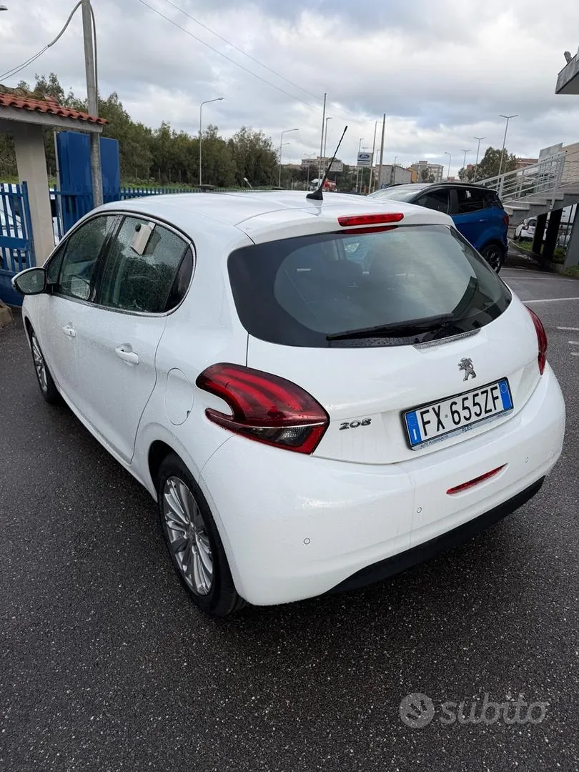 Peugeot 208 2019 photo 5