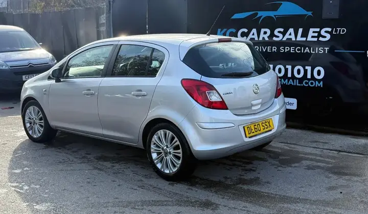Vauxhall Corsa 2011 photo 2