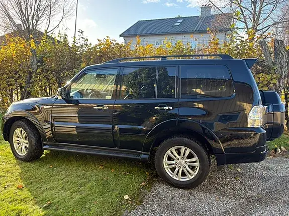 Mitsubishi Pajero 2017 photo 2