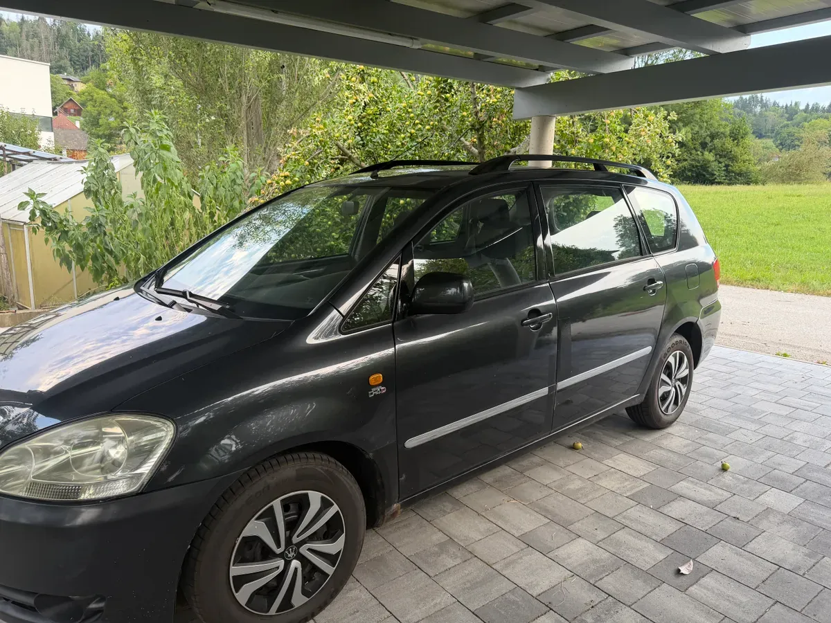 Toyota Avensis 2003 photo 3