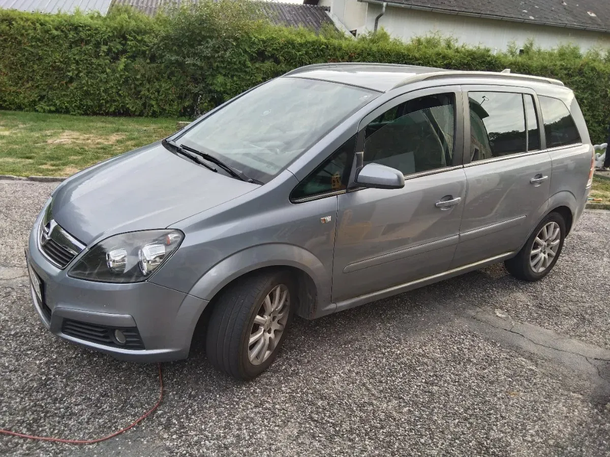 Opel Zafira 2005 photo 2