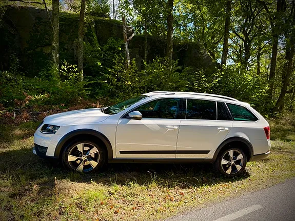 Skoda Octavia Scout 2015 photo 2