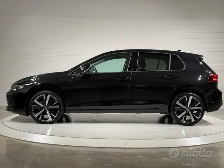 Volkswagen Golf 2024 photo 2
