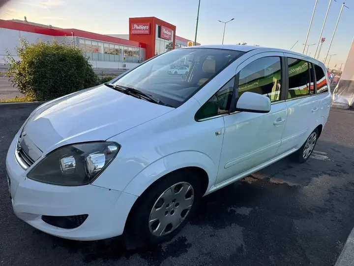Opel Zafira 2010 photo 2