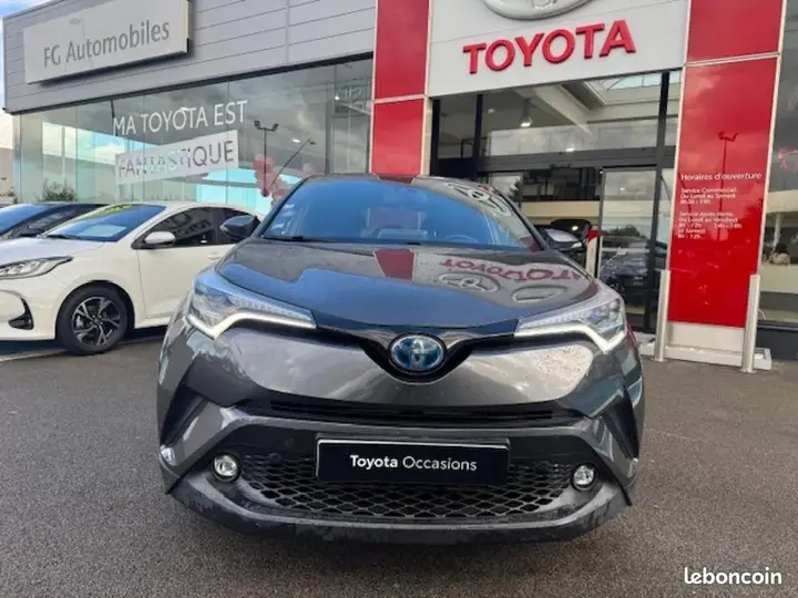 Toyota C-Hr 2019 photo 2