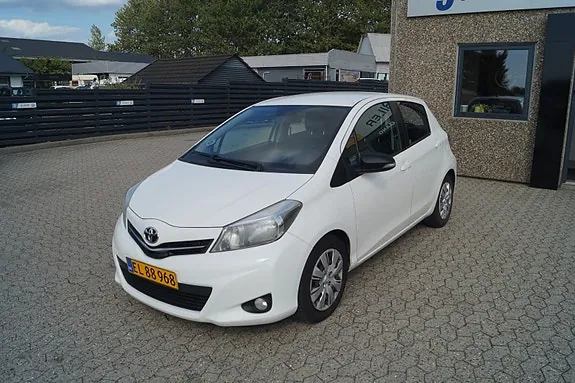 Toyota Yaris 2012 photo 2