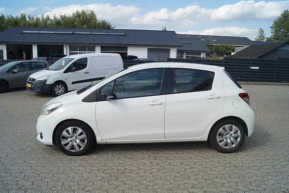 Toyota Yaris 2012 photo 3
